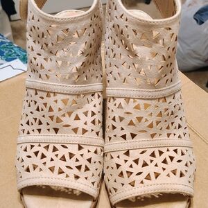 Elegant Cream Women's Sandals